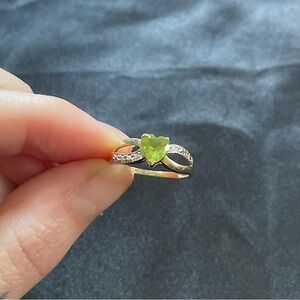 10k Peridot Diamond Heart Birthstone Ring size 7.25